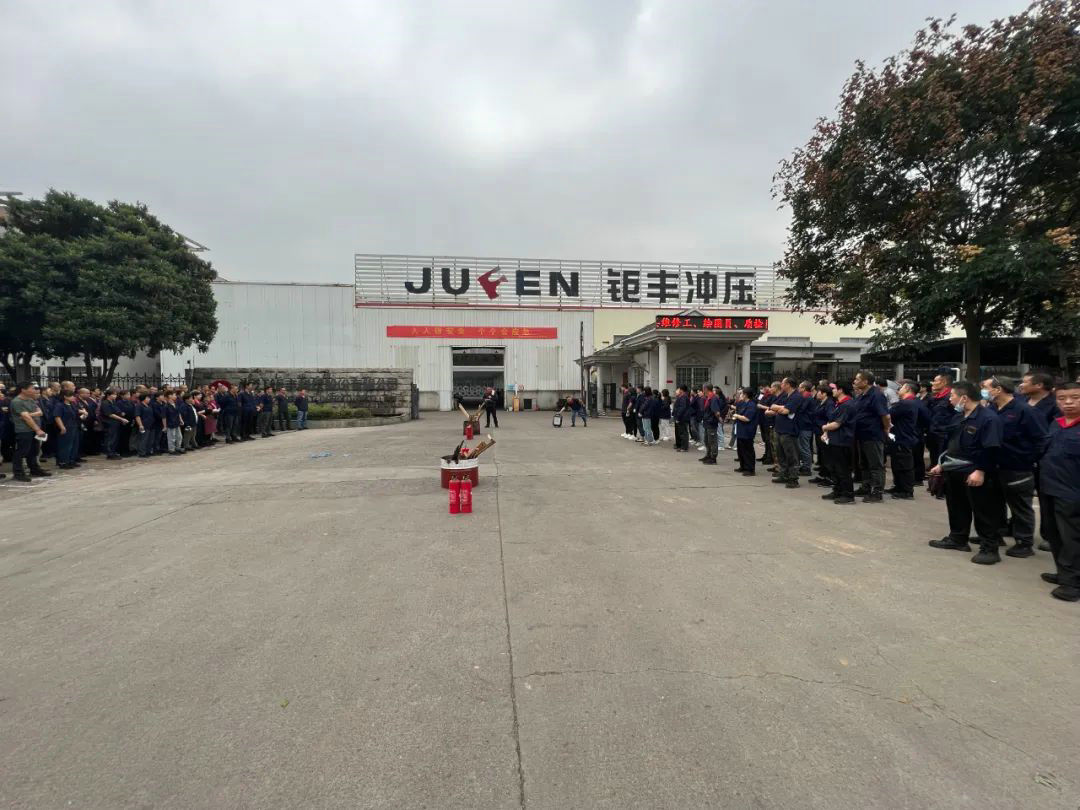 Jufeng の「誰もが安全に注意し、誰もが緊急事態を知っている」シリーズの消防訓練